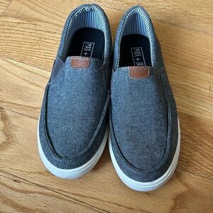 Max+Jake slip on big boys sz 5, navy/ brown leather, very little wear